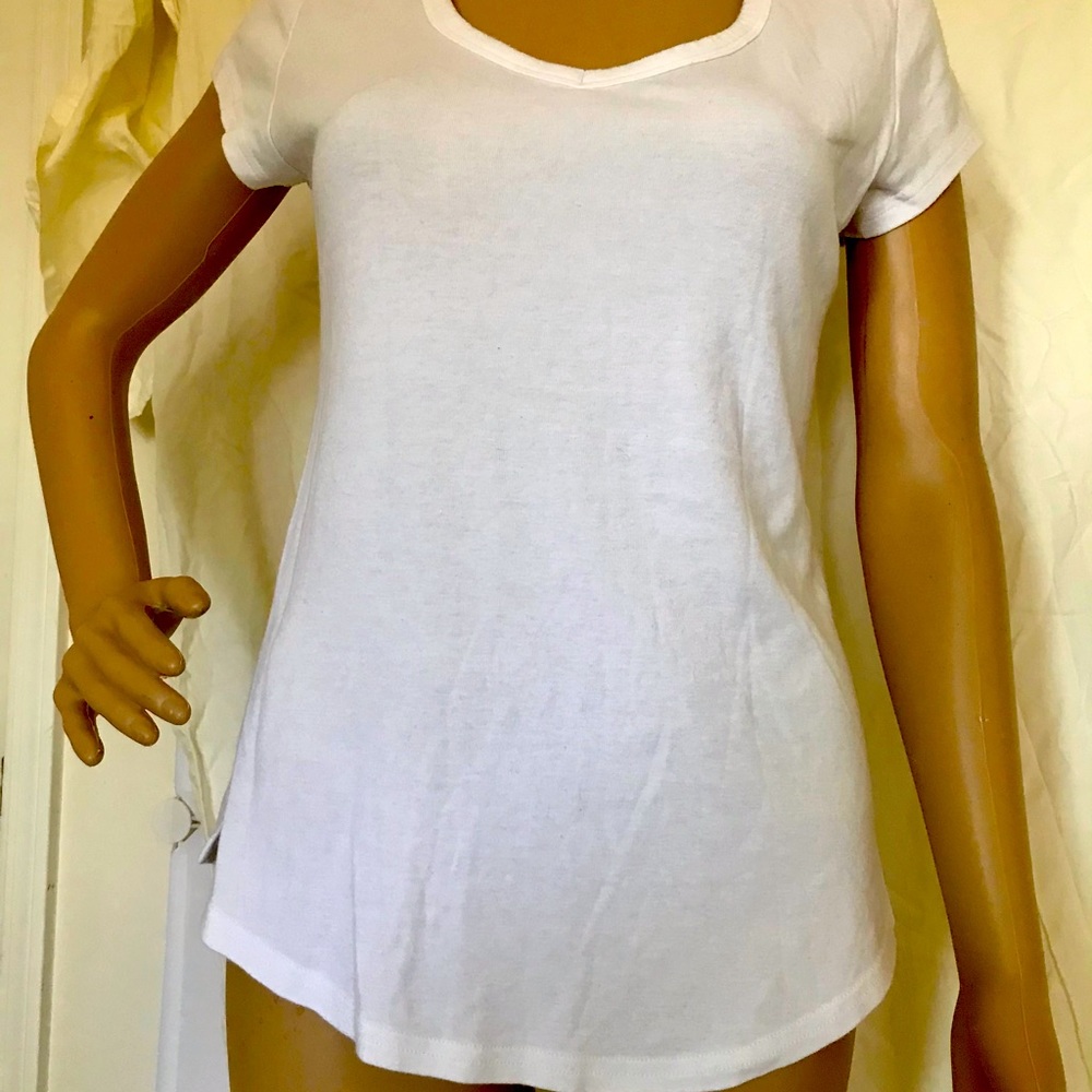 CYNTHIA ROWLEY V-Neck White Tee-Shirt Size Medium